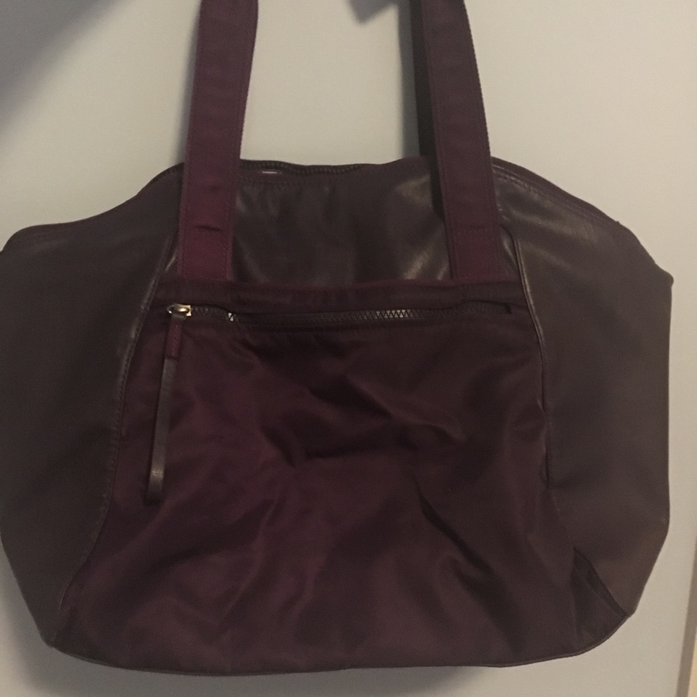 Lululemon Free to Be Bag for gym yoga (purple)